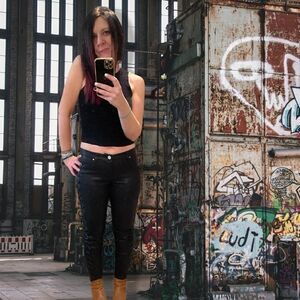 Size 27 BlaNK NYC Faux Leather The Reade Crop Skinny Leg